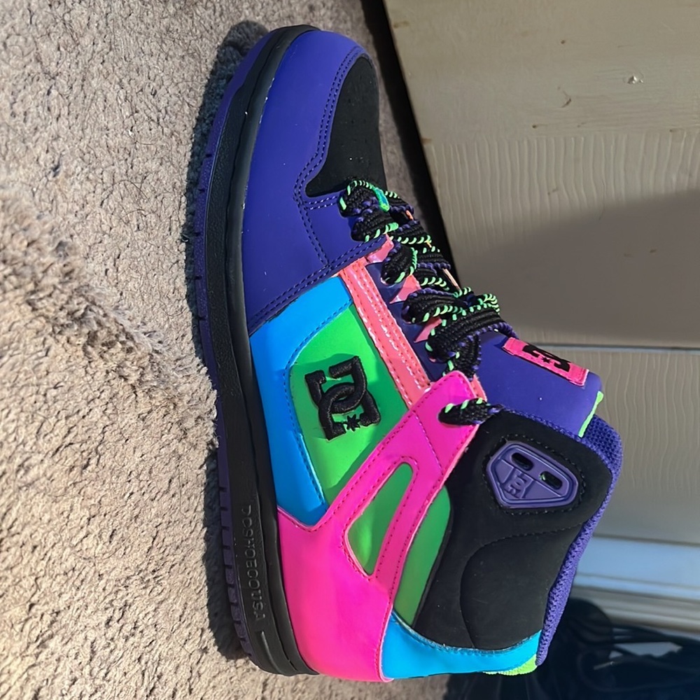 Multi color DC size 7.5, brand new, never worn.